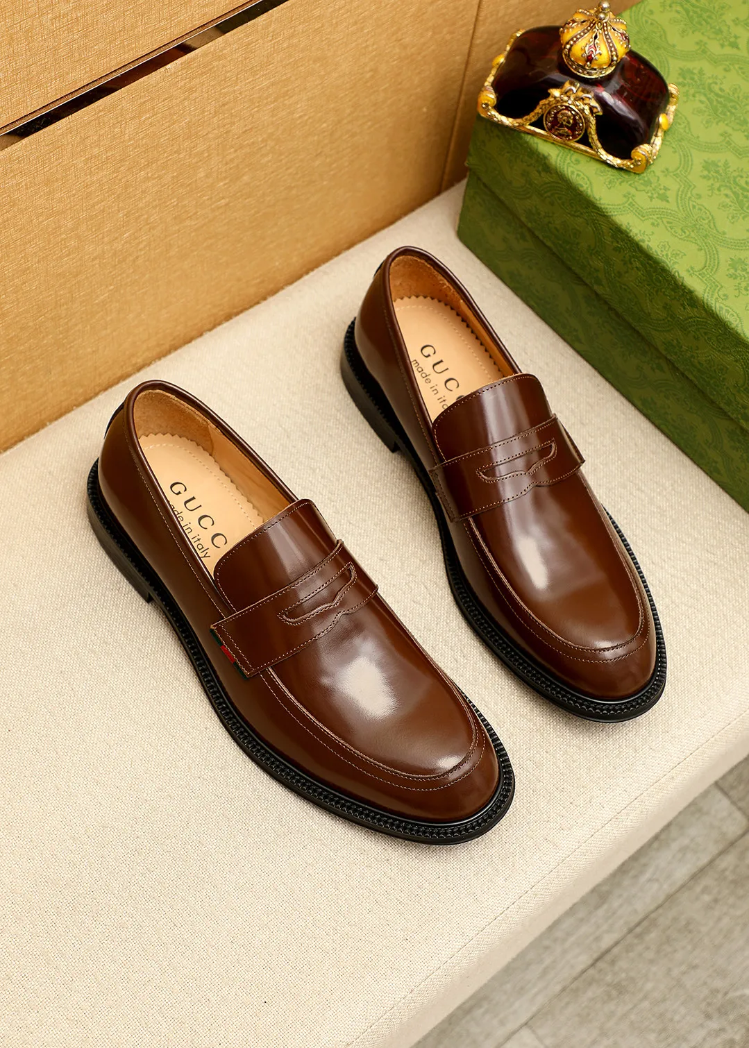 Men's shoes 💰520 💐 Product trademark: GUCCI "Gucci" casual leather shoes Regular size: 38-44 (45.46🉑️customized) Product materials: Selected imported first-layer open-edge beaded cowhide leather upper, imported water-dyed cowhide leather lining. Strong three-dimensional visual effect, original outsole Color: 4⃣️colors available
